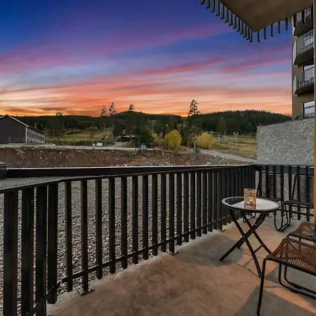 Ski-in Out In Alpine With Balcony, 2 Baths & Ev
